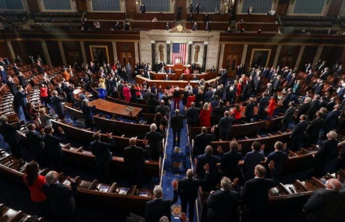 Der US-Kongress verabschiedet ein Gesetz, das die Gewährung von 35 Millionen US-Dollar „zur Förderung der Demokratie in Kuba“ vorsieht.