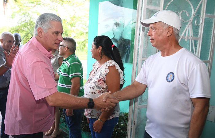 Der kubanische Präsident besucht produktive Einheiten von Ranchuelo
