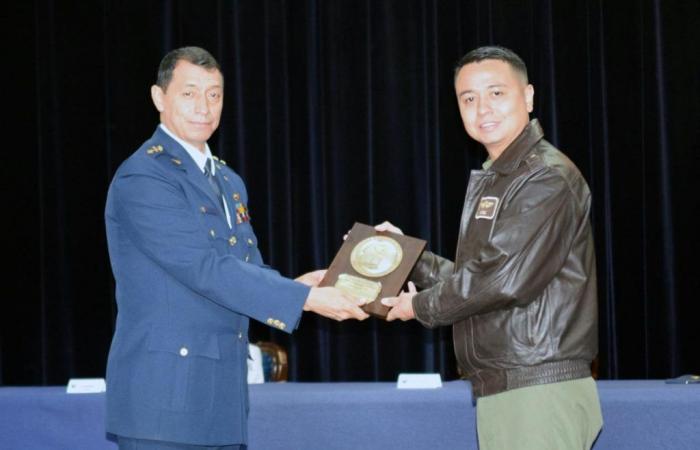 Kolumbien stärkt das Wissen der ecuadorianischen Luftwaffe in der Luftverteidigung