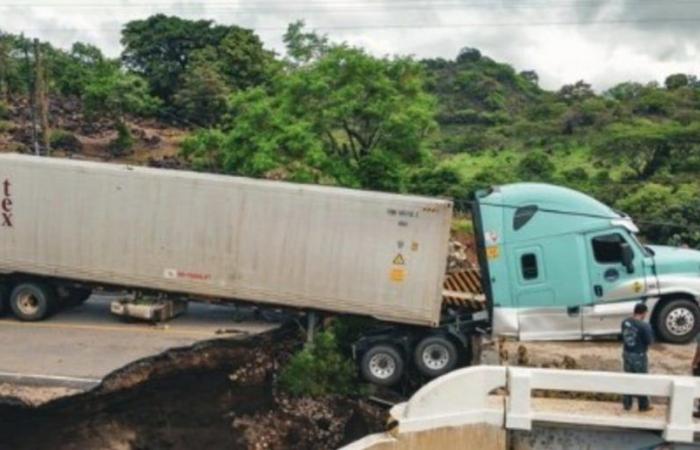 Video: Aufgrund heftiger Regenfälle in Guatemala ist eine Brücke eingestürzt