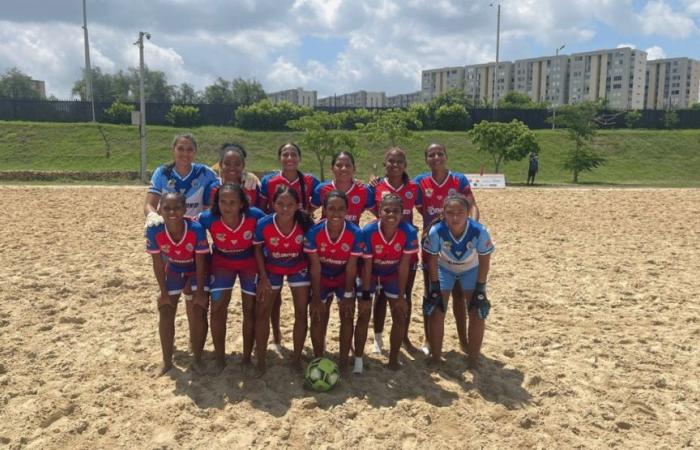 Magdalena wird zur ungeschlagenen Meisterin des Nationalen Beach-Soccer-Turniers der Frauen gekrönt