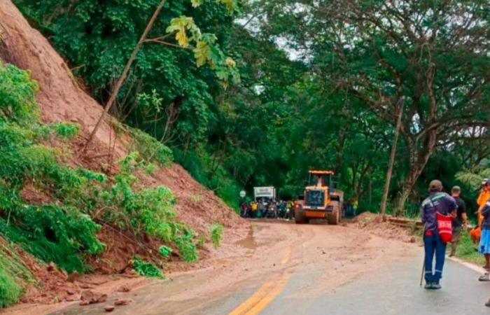 In mehreren Regionen Antioquias wurde mit der Wiedereröffnung der von Erdrutschen betroffenen Straßen begonnen