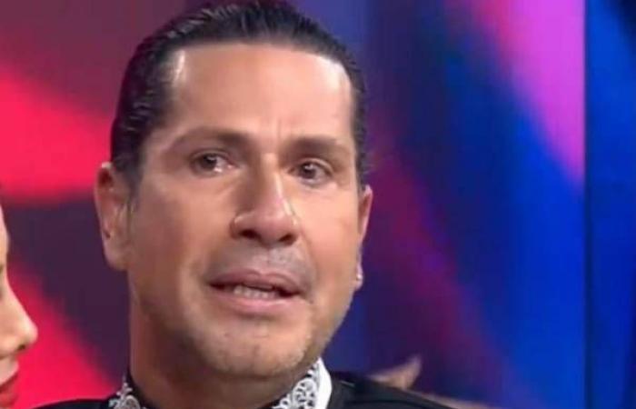 Gregorio Pernía, Titi, brach live bei Los Hackers del Espectáculo in Tränen aus