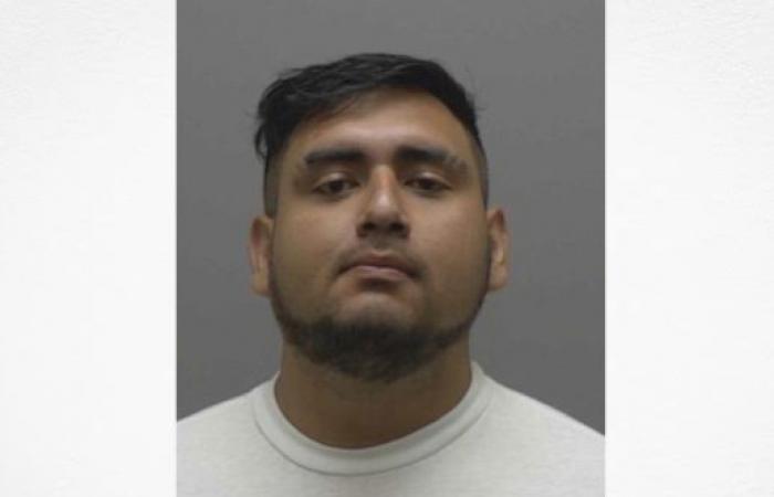 Latino wurde über Nacht im Family Dollar in Burlington verhaftet