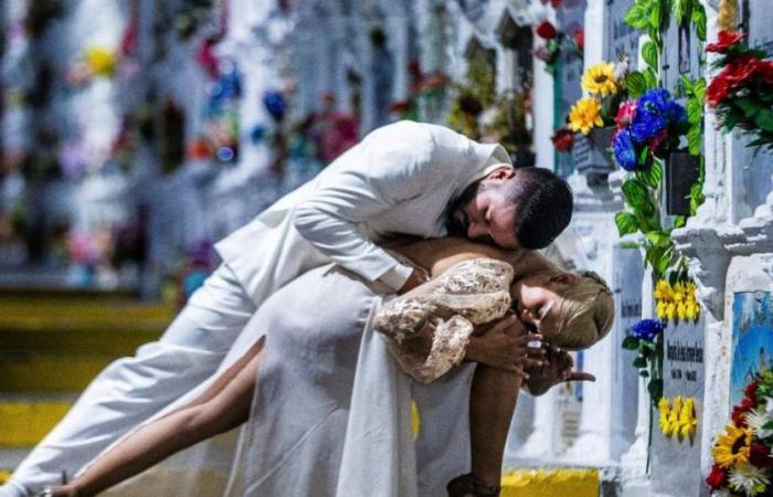 Mit einem Tanz unter den Toten würdigte Medellín das Erbe von Carlos Gardel