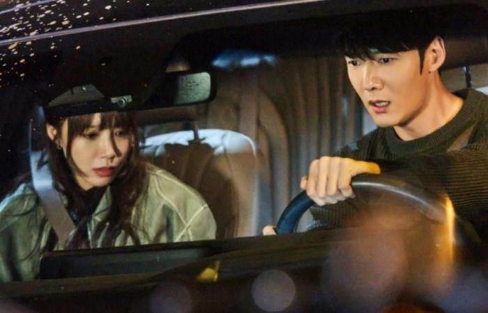 Jeong Eun Jis Auto von Apink und Choi Jin Hyuk bleibt in „Miss Night And Day“ im Graben stecken