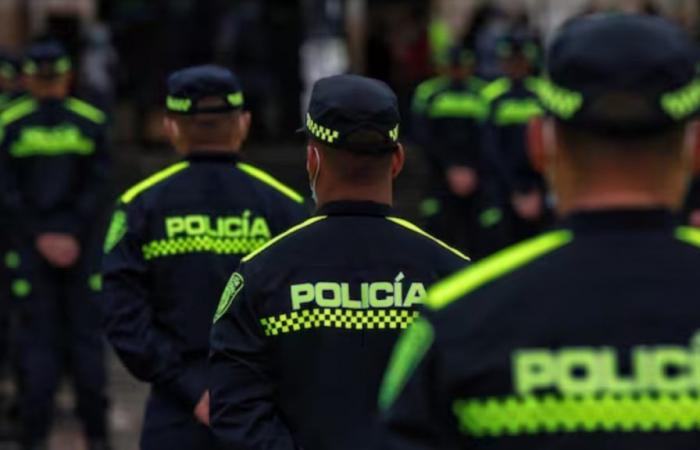 Sechs Polizisten werden wegen der Simulation von Razzien zum Drogendiebstahl angeklagt