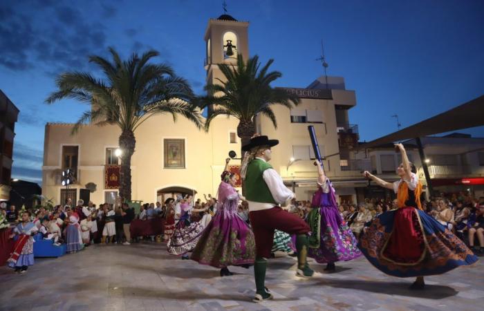 Das Anbieten von Früchten erfüllt die Straßen von San Pedro del Pinatar mit Farbe und Tradition