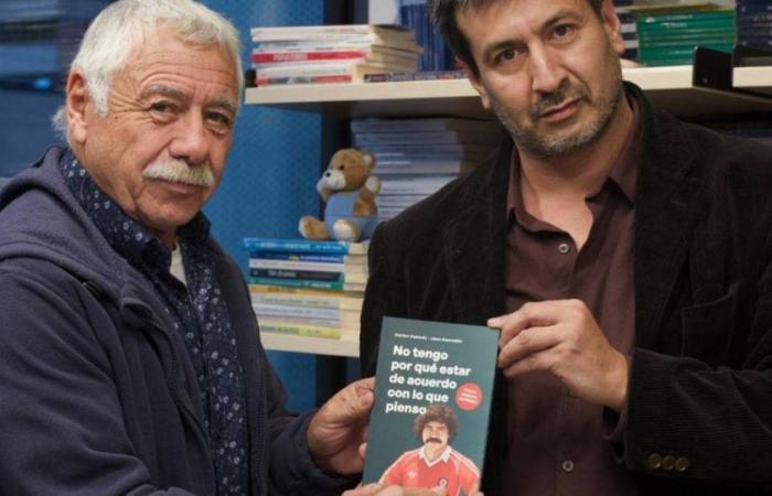 „Ich muss meiner Meinung nicht zustimmen“: Carlos Caszely schießt ein tolles Tor und bringt ein Buch mit ikonischen Sätzen von Fußballspielern heraus