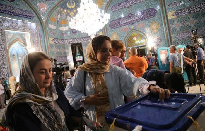 Aufgrund der rekordverdächtigen Abwesenheiten erreichte kein Kandidat die Mehrheit und es wird im Iran zu einer Stichwahl kommen