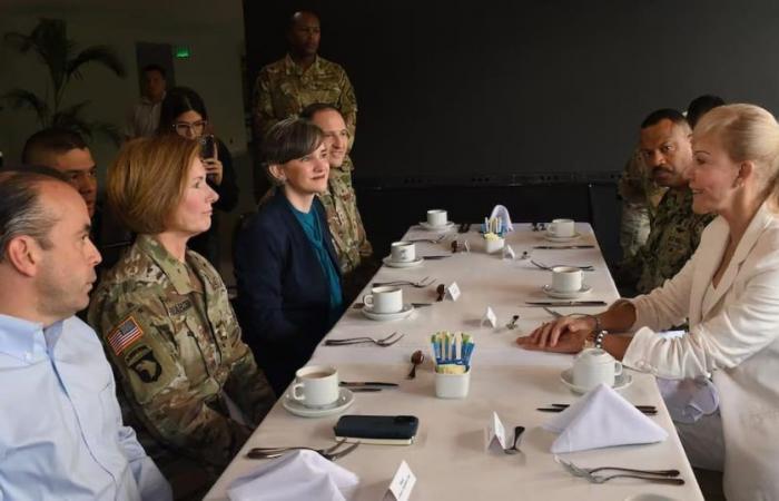 Der Gouverneur von Valle del Cauca traf sich mit hochrangigen US-Militärkommandanten