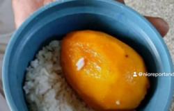 Reis mit Mango! Das Mittagessen wird den Patienten in Granma angeboten
