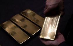 Der Goldpreis sinkt mit steigendem Dollar, Anleger warten auf US-Daten, um Hinweise auf eine Zinssenkung zu erhalten