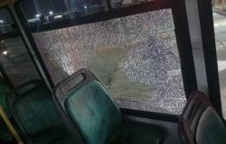 Die Unnachgiebigkeit der Gewerkschaft attackierte die DOTA-Busse, die sich nicht dem Generalstreik anschlossen, mit Steinen