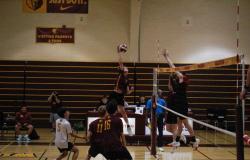 Jungen-Volleyball kommt mit komfortablem Sieg gegen Westmont voran