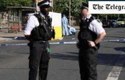 Mann, 22, wegen Mordes an einer 66-jährigen Frau auf einer belebten Straße im Norden Londons angeklagt