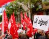 Tausende sozialistische Sympathisanten versammeln sich vor dem PSOE-Hauptquartier in Ferraz und die Parteiführer tanzen mit ihnen im Rhythmus von „Stay“.