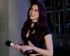 Dua Lipa fordert Chloe Fineman in einem Werbevideo auf, die Rolle des musikalischen Gastes bei „SNL“ zu übernehmen