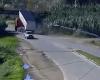 Video: Ein Lastwagen zerstörte eine Eisenbahnbrücke in Mercedes