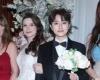 Schwiegermutter erschien in einem transparenten Kleid und stahl die Show bei der Hochzeit einer berühmten Schauspielerin in Taiwan