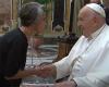 Florinda Meza und ihr Geschenk an Papst Franziskus in einem berühmten „Konklave der Komiker“