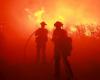 Ein Feuer im Los Angeles County hat fast 4.500 Hektar vernichtet
