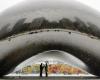 „The Bean“, die ikonische Chicagoer Skulptur, erstrahlt nach fast einem Jahr Renovierungsarbeiten wieder in neuem Glanz