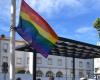 Feier zum Pride Day mit Konferenz und Hissen der Regenbogenfahne